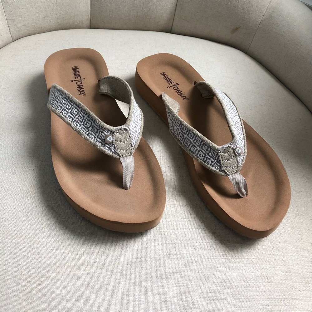 {Minnetonka} Hedy Sandals